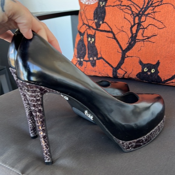 Vera Wang Heels - Picture 5 of 12